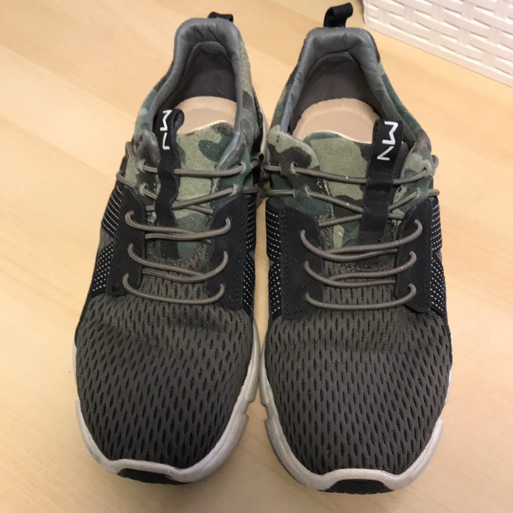 Mark Nason Black and Green Women's Sneakers Size 7